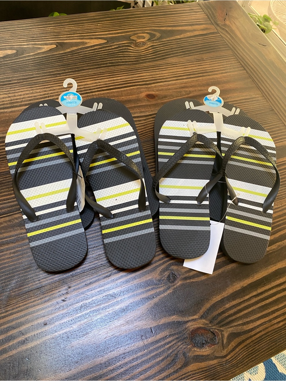 4-pack of Men’s Thongs Flip Flops Size 9-10 - 2 striped and 2 solid black